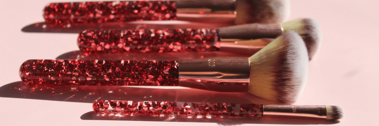 Close up of Queen of Hearts Brush Set, 5 brushes with red sparkling hearts on the handles