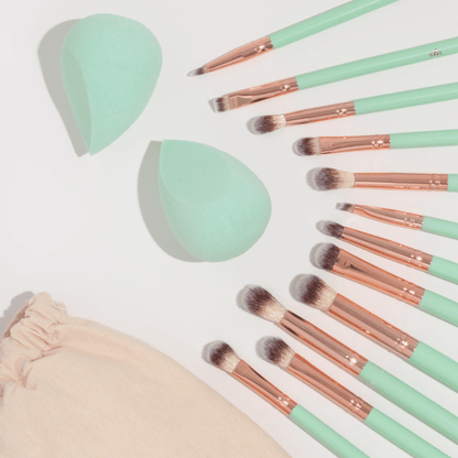 Mint sponges and brushes